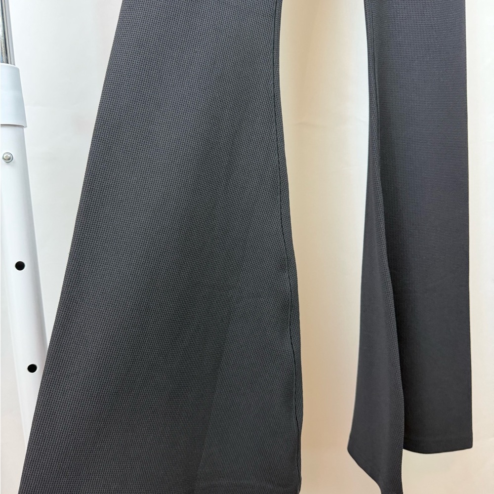 NWT Aerie‎ OFFLINE High Rise Flare Leggings Black Ribbed Yoga Pants S - Picture 3 of 11